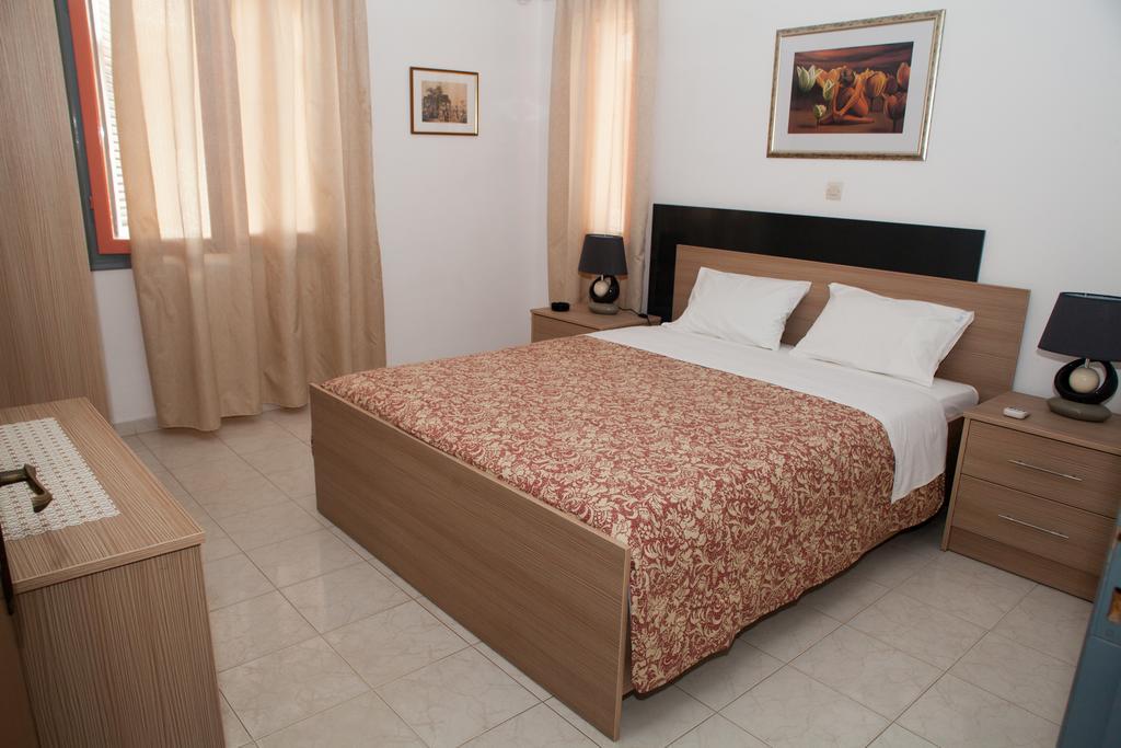Palmira Apartments Makrýgialos Kamer foto